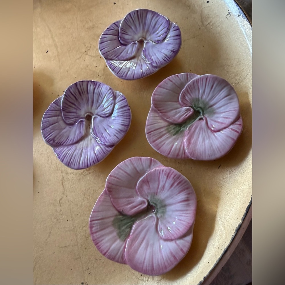 Set of 4 pansy flower,made of ceramic for decoration,trinket dish or tsp rest